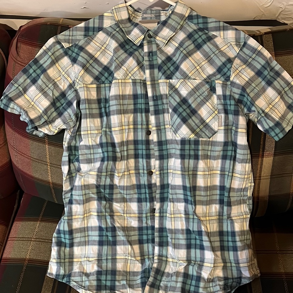 Columbia Mens button down short sleeve shirt